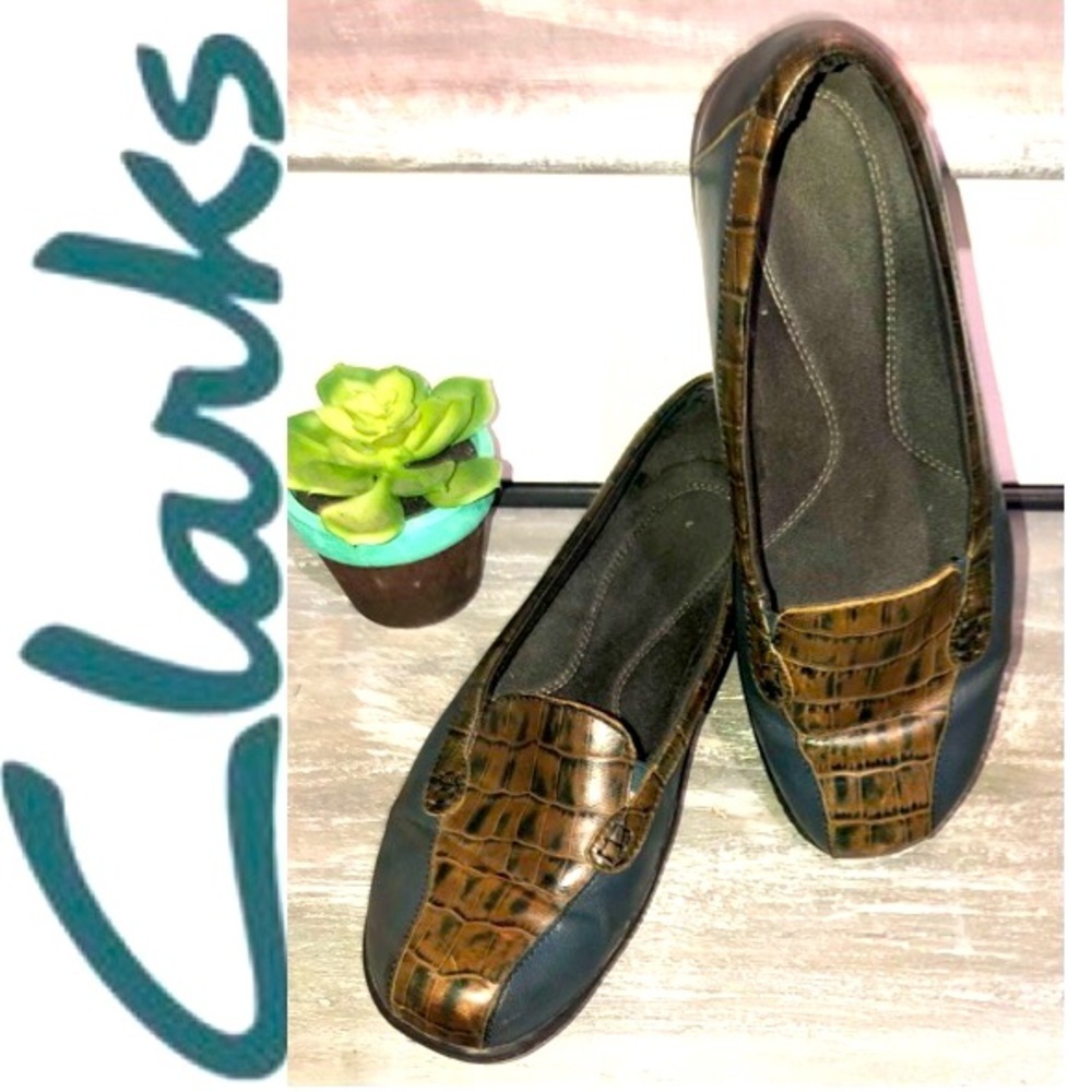Clarks Faux Crocodile bendable Slip on Loafers 8M